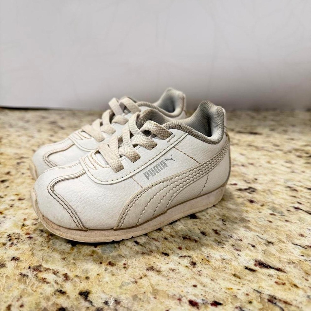 PUMA Toddler White Cream Sneakers Shoes Size US 5.5 Toddler Size